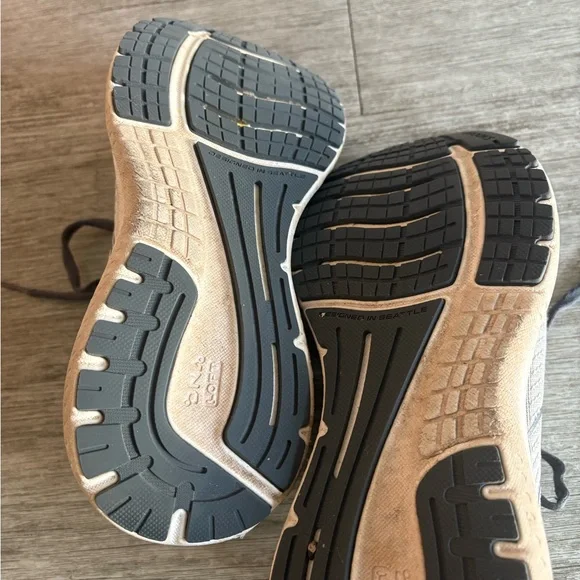 Brooks Women’s 7.5 Tennis Shoes - Picture 10 of 10